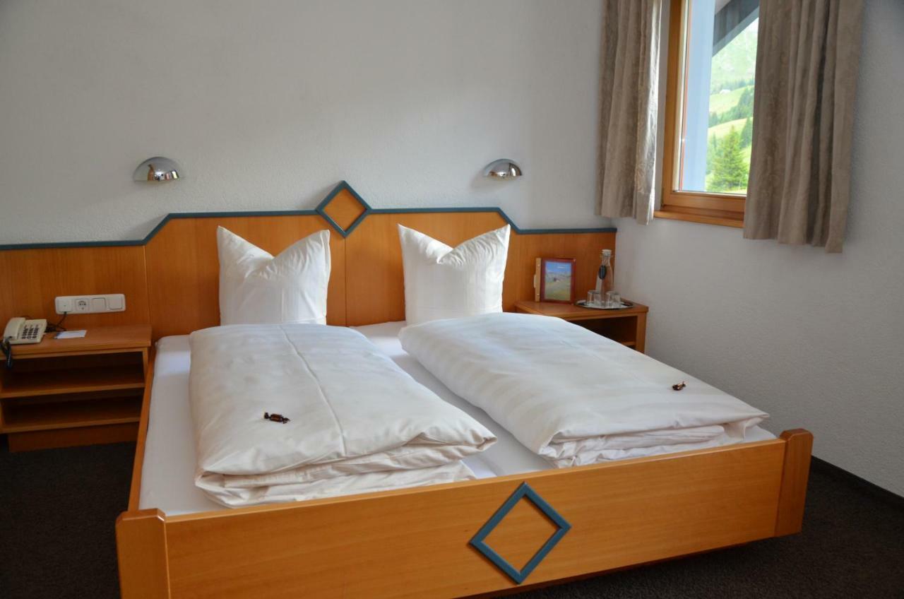Laendle Hotel Damuels Bagian luar foto